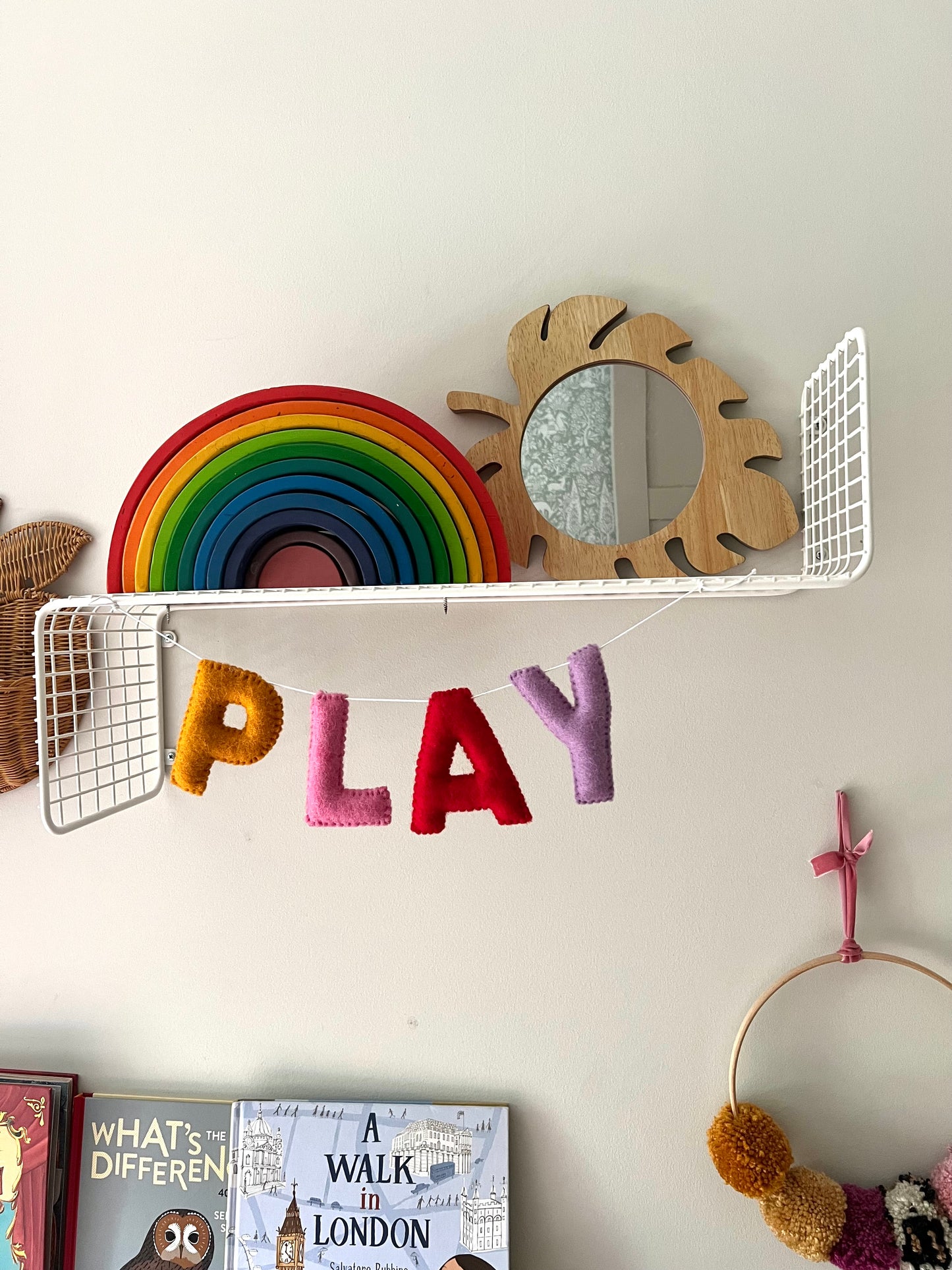 PLAY garland
