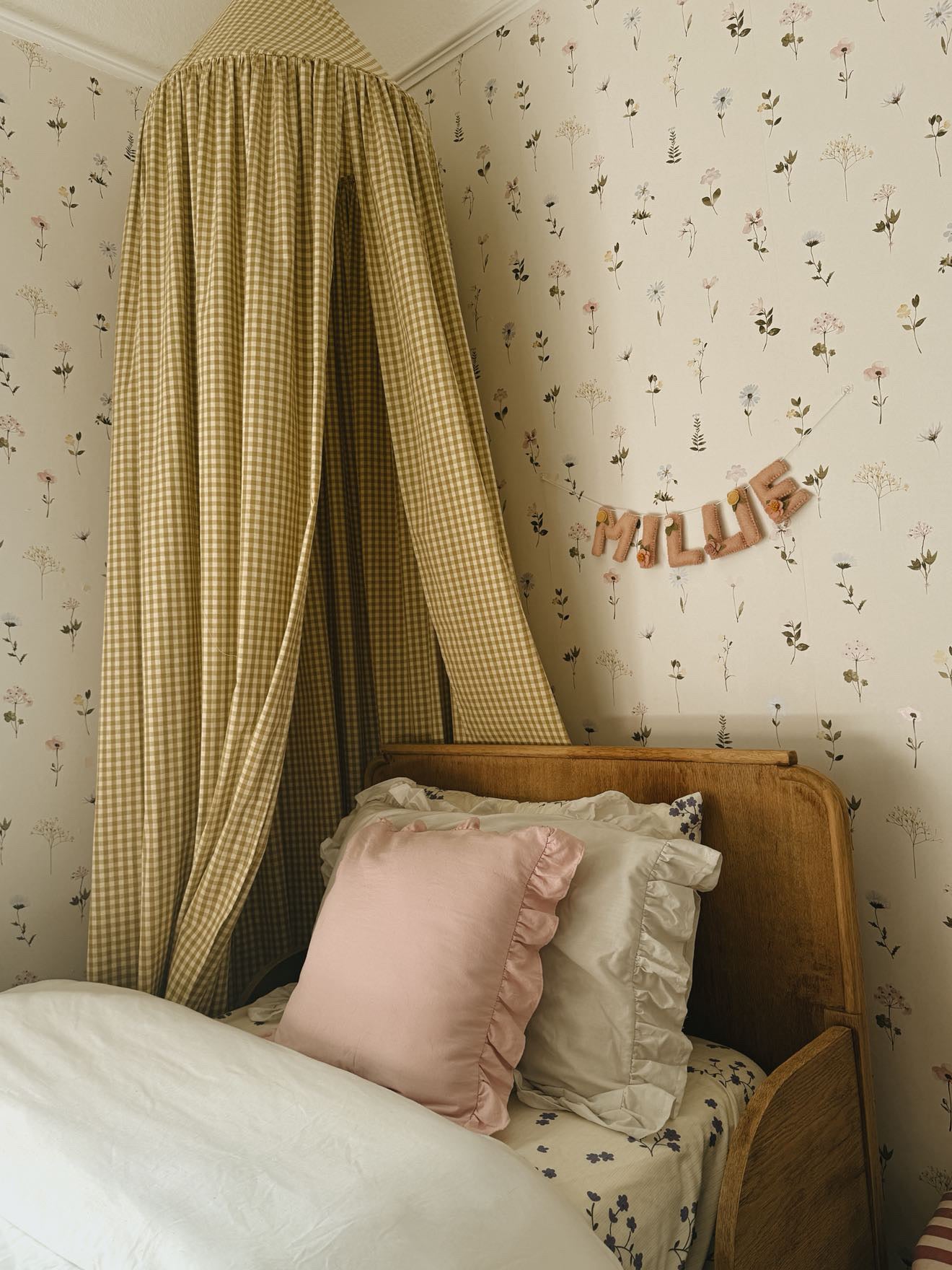 Floral name garland