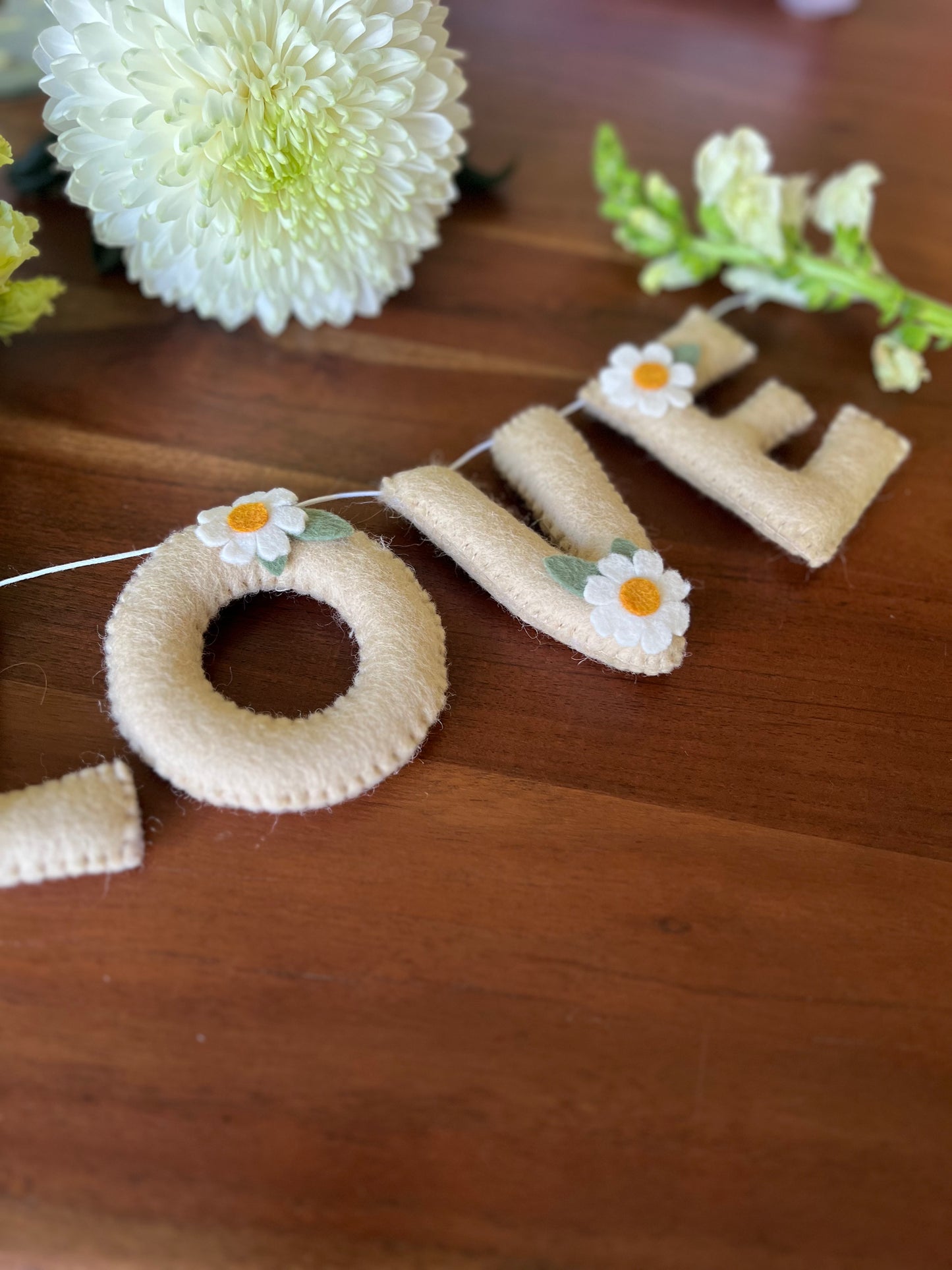Daisy name garland