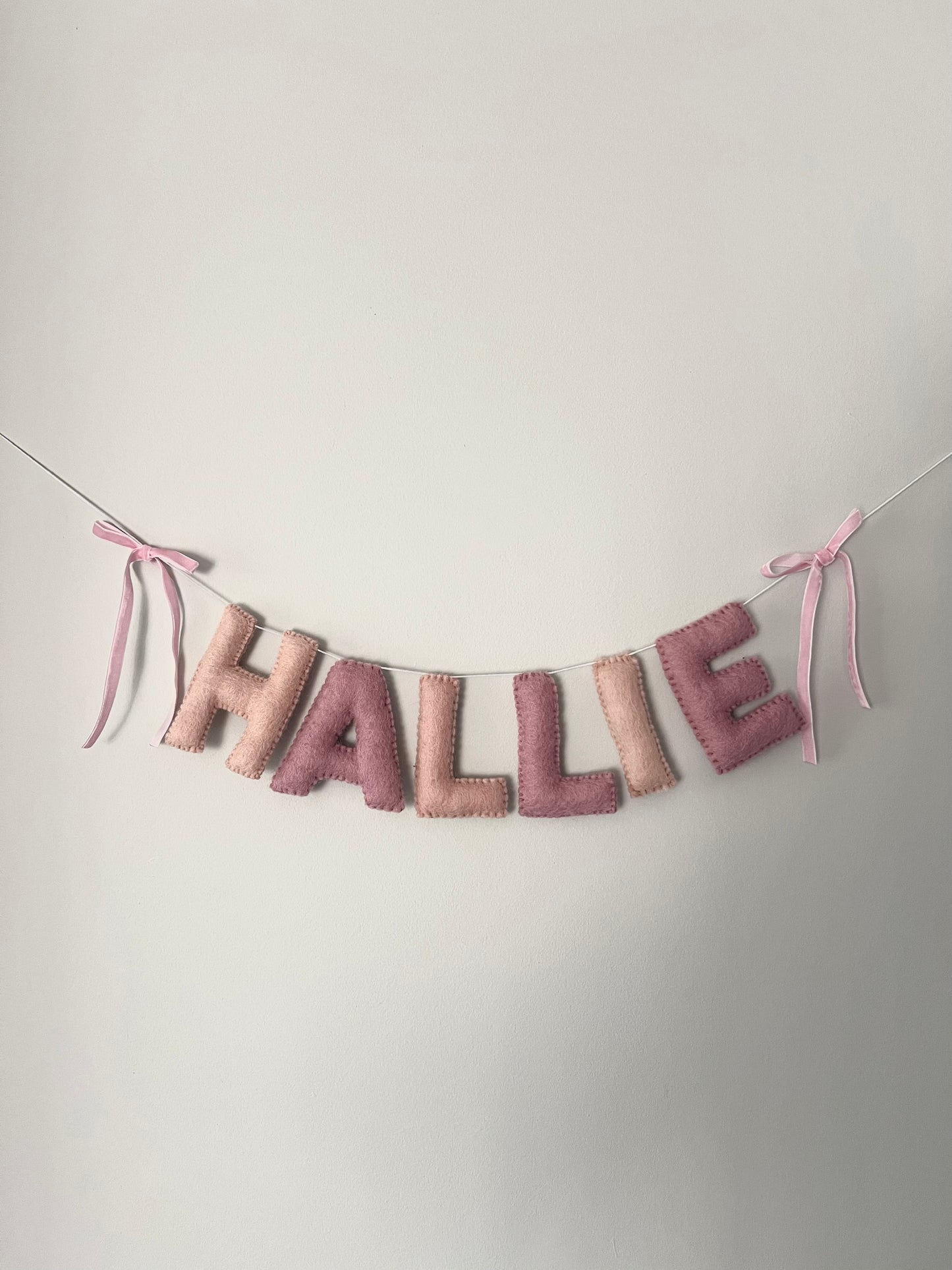 Bow name garland