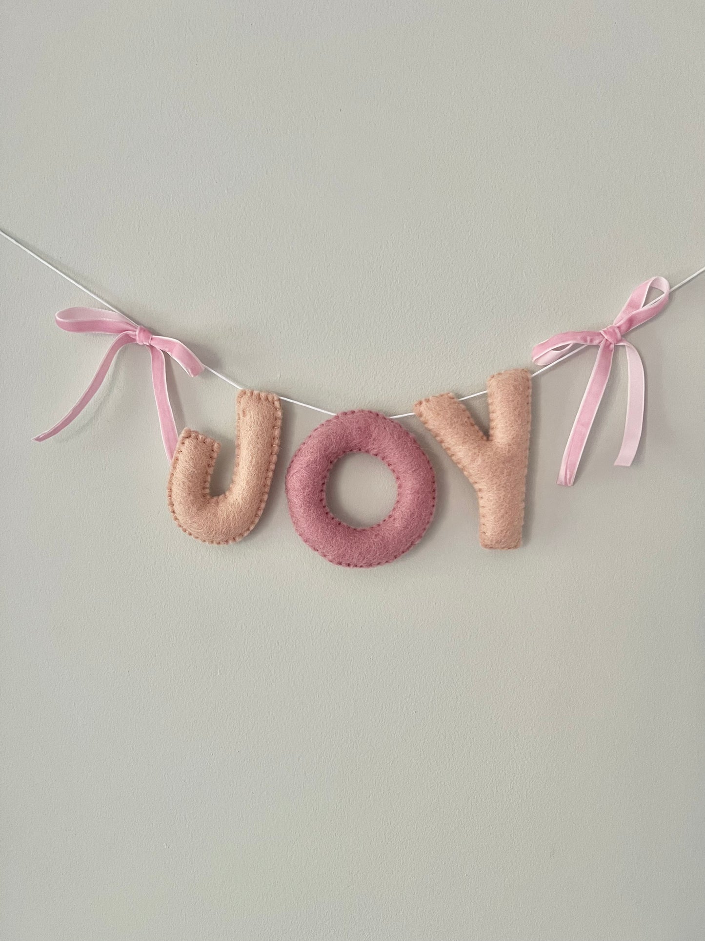 Bow name garland