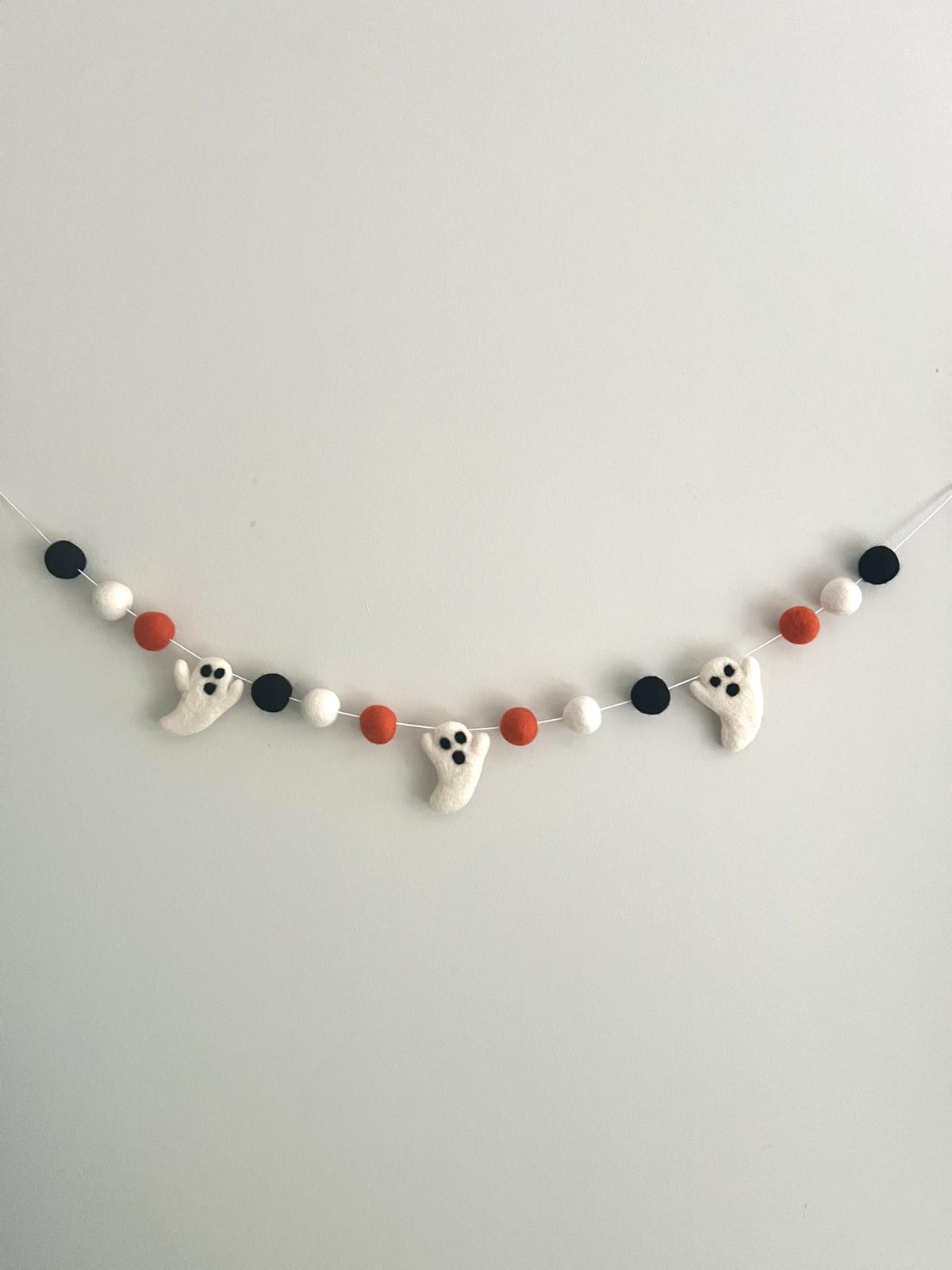 Felt ghosts and balls garland