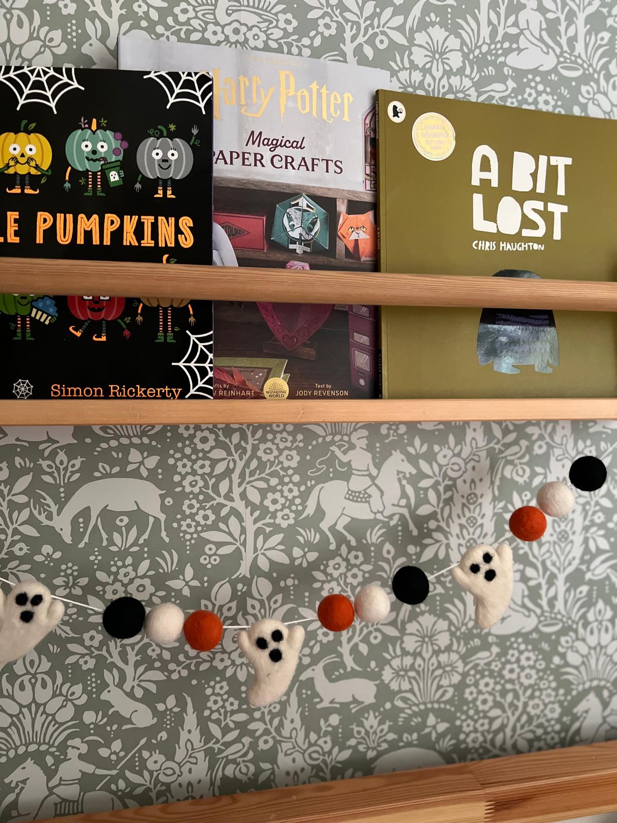 Felt ghosts and balls garland