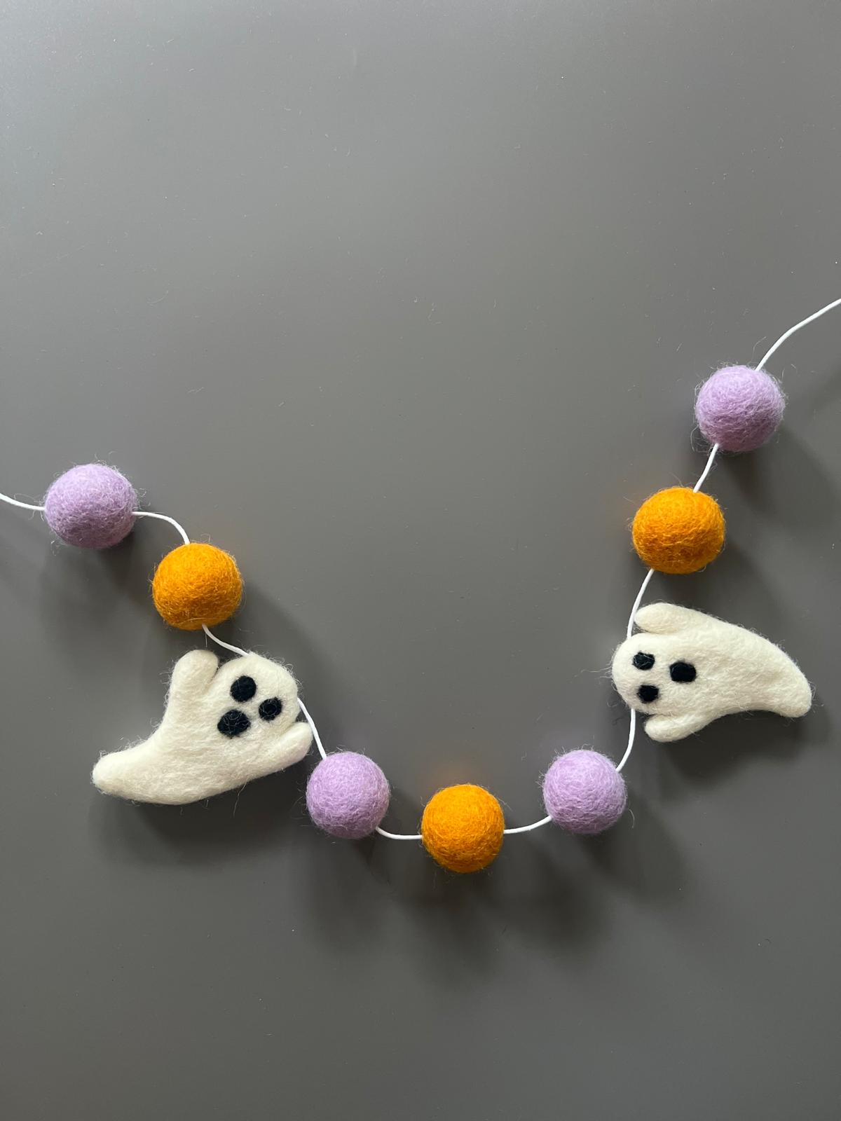 Felt ghosts and balls garland pink mini