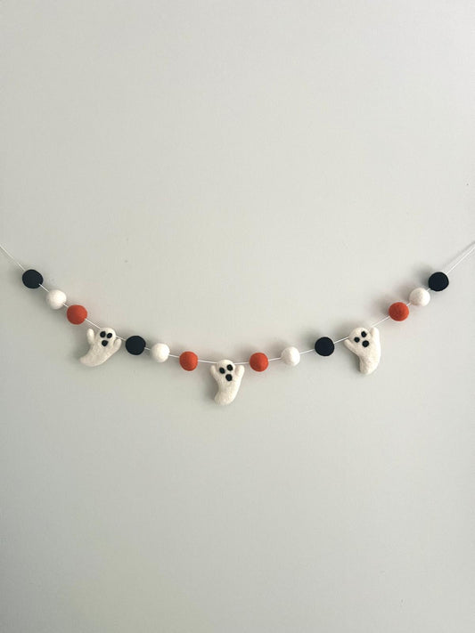 Felt ghosts and balls garland