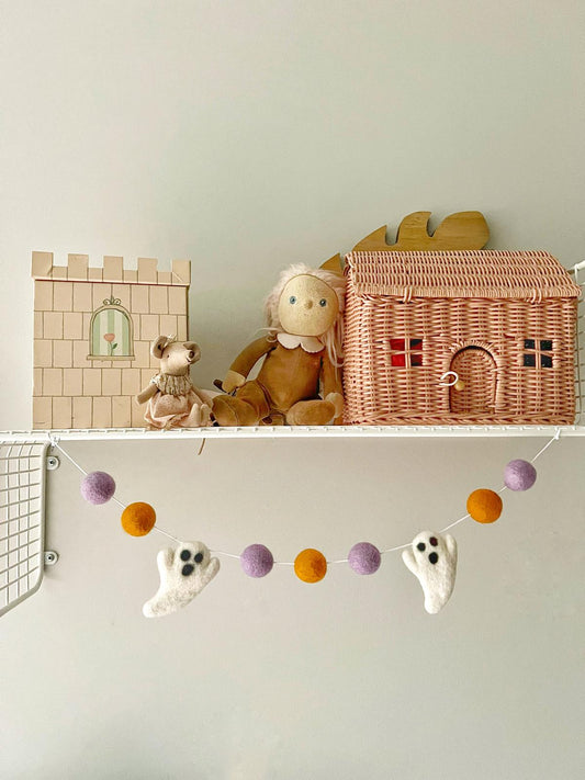 Felt ghosts and balls garland pink mini
