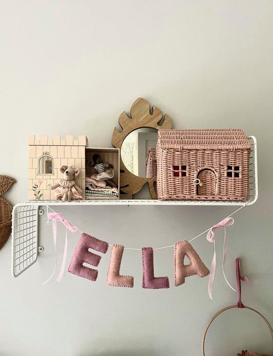 Bow name garland